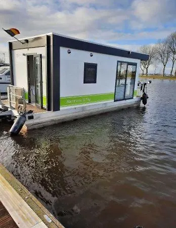 Houseboat Tiny Griffin * ניופורט