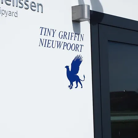 Houseboat Tiny Griffin ספינת מלון *